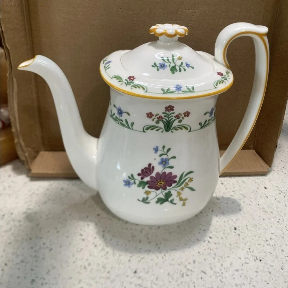 Wedgwood Charleston Coffee Pot‎ 1979-80 Discontinued